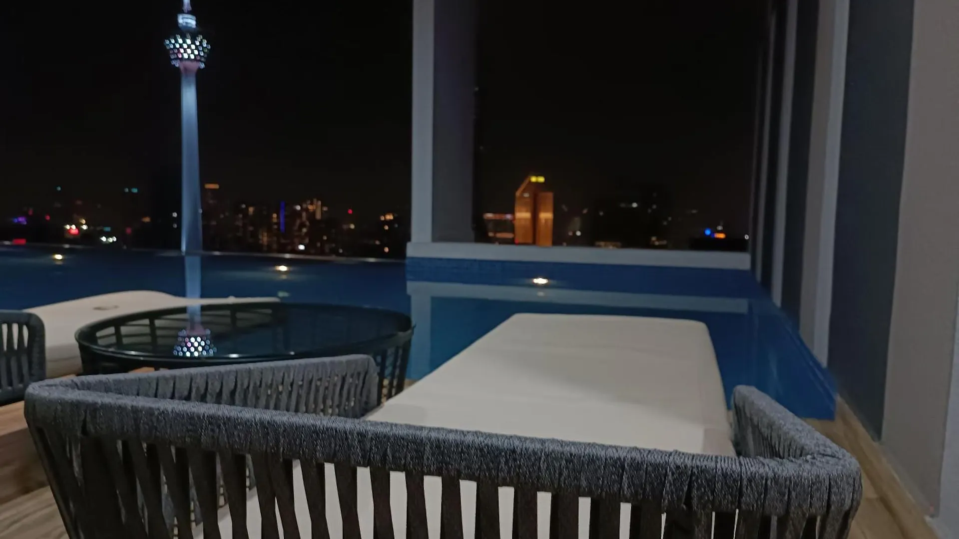 Ferienwohnung C14B Modern Infinity Pool Klcc Balcony View Kuala Lumpur Apartment