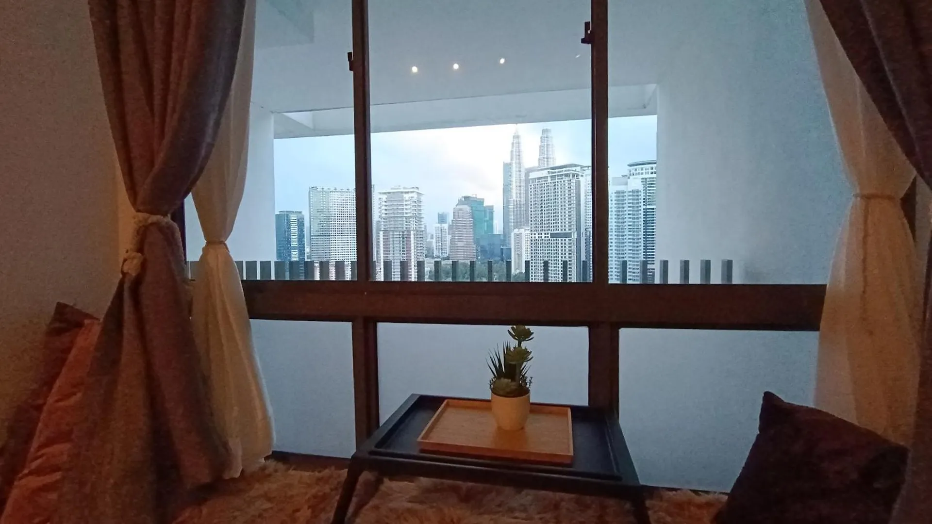 Ferienwohnung C14B Modern Infinity Pool Klcc Balcony View Kuala Lumpur Apartment